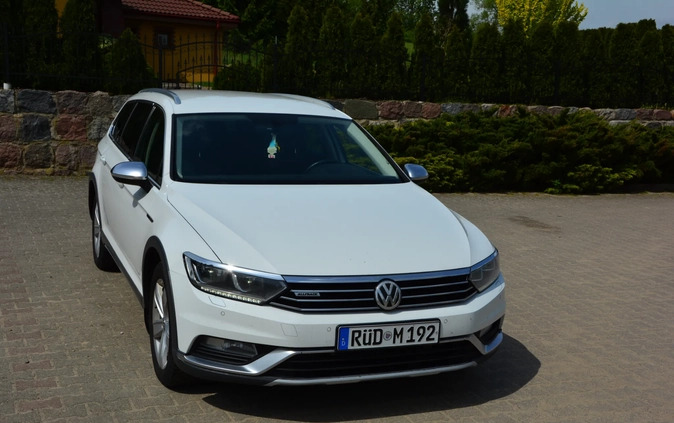 Volkswagen Passat cena 59900 przebieg: 221000, rok produkcji 2016 z Łobez małe 596